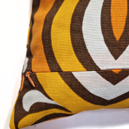 Photo de la fermeture sur le coussin
Fermeture éclair invisible du coussin d’intérieur vintage Amber Arch 40 × 40 cm