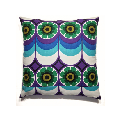 Dos du coussin d’intérieur vintage Cosmic Bloom 40 × 40 cm, tissu années 70 aux motifs géométriques turquoise, bleu, violet et vert.