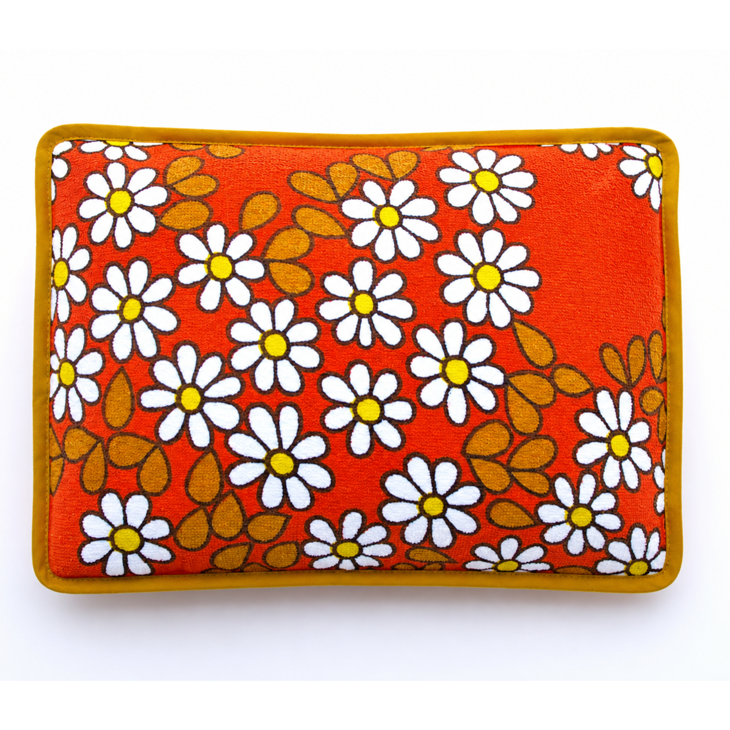 Coussin de plage vintage Daisy ’73 en tissu éponge orange à motif floral des années 70 sur fond blanc
