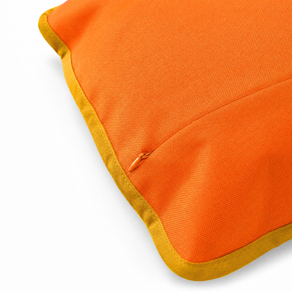 Détail du dos imperméable du coussin de plage Daisy ’73 avec fermeture éclair invisible et biais ocre