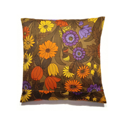 Dos du coussin vintage Harvest Bloom 40 × 40 cm avec motif floral années 70 dans les tons marron, orange, jaune et violet